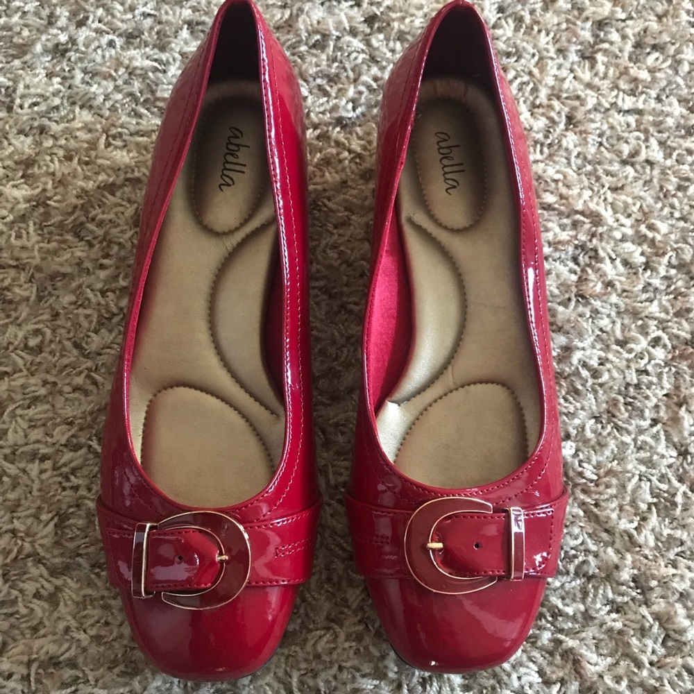 Size 10 red flats